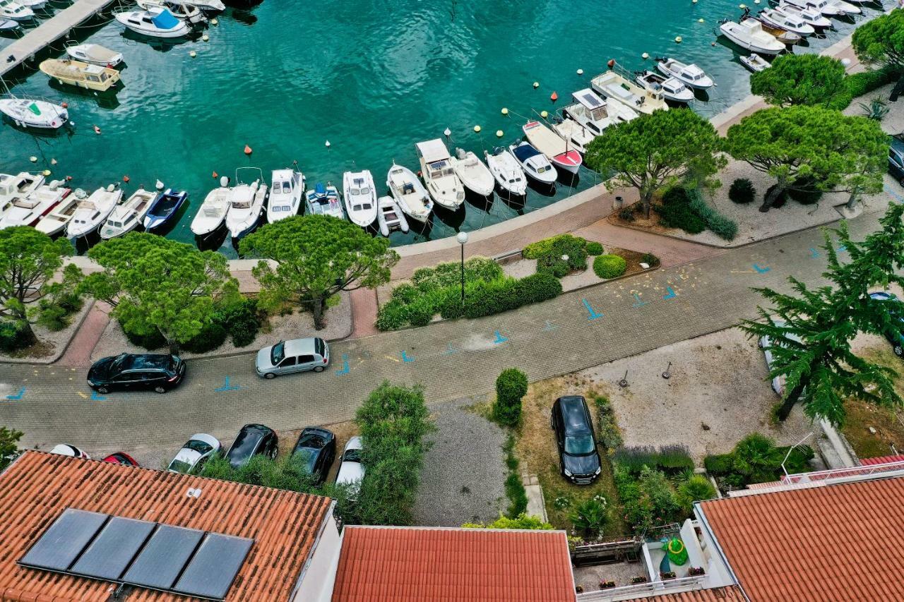 Apartments Nika ซริกเวนิซา ภายนอก รูปภาพ